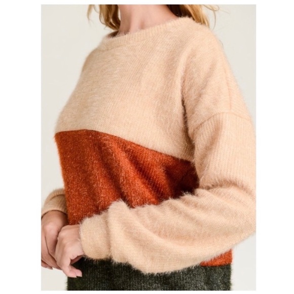 🆕🔥Multicolor Contrast Top with Round Neckline - Picture 6 of 6